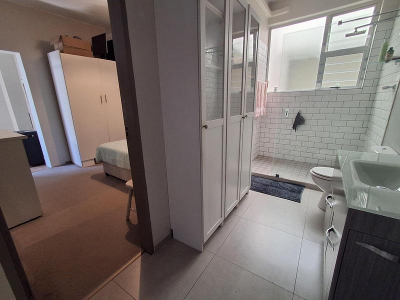 2 Bedroom Property for Sale in Sea Point Western Cape